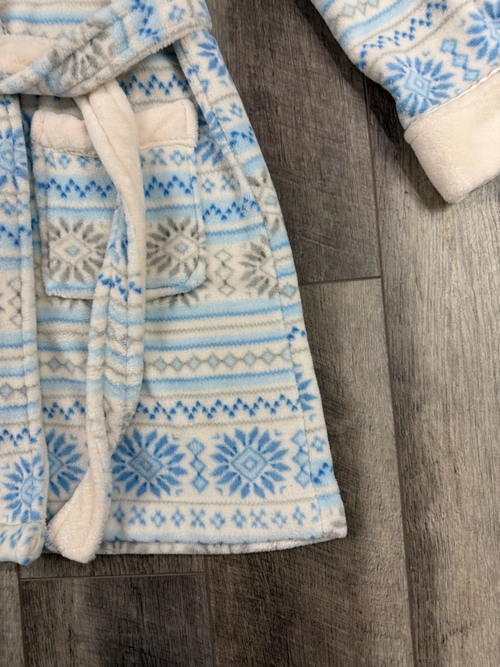 Chaos Blue/White Fuzzy Robe‎ - Picture 2 of 11